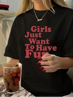 Kadın Baskılı Oversize Kısa kol T-shirt - Siyah