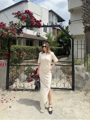 Kadın Kısa Kollu Uzun Yandan Yırtmaçlı Elbise - Bej