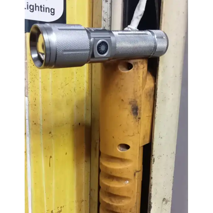 Gold Police Gp-215 Pro Şarjlı El Feneri Pm10 Led Mıklatıslı