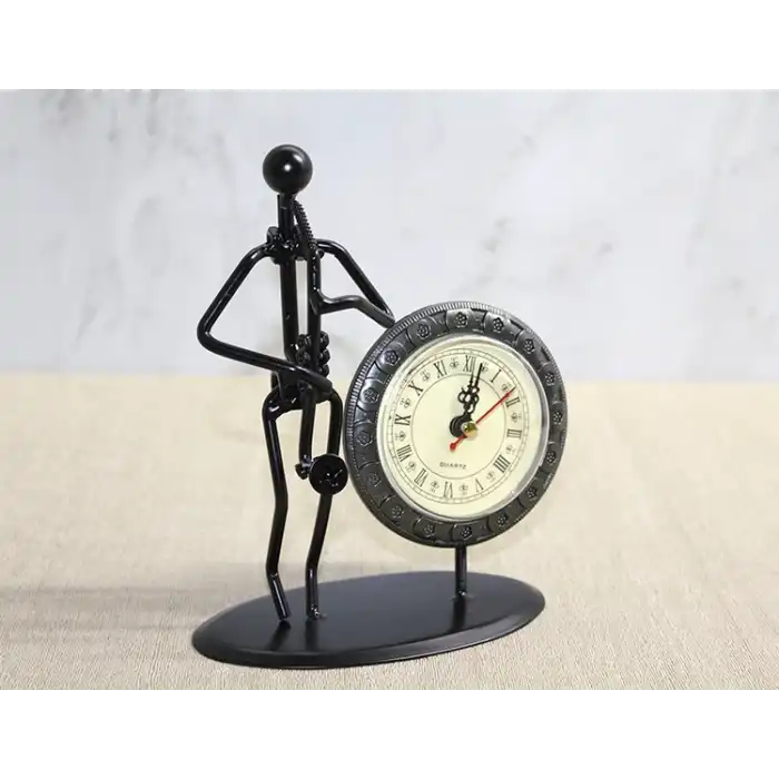 Metal Saatli Saksafon Çalan Müzisyen Alk4335