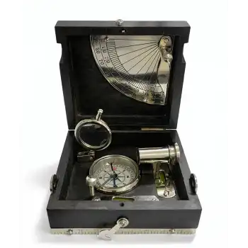 Ahşap Kutulu Pirinç İşlemeli Pusula 3005b