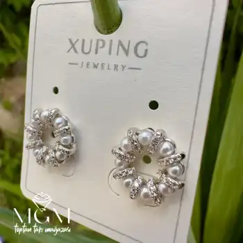 Xuping Taşlı İnci Detaylı Küpe