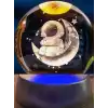 Dekoratif Ay Üstünde Astronot Tasarımlı Plastik Altlıklı Cam Küre