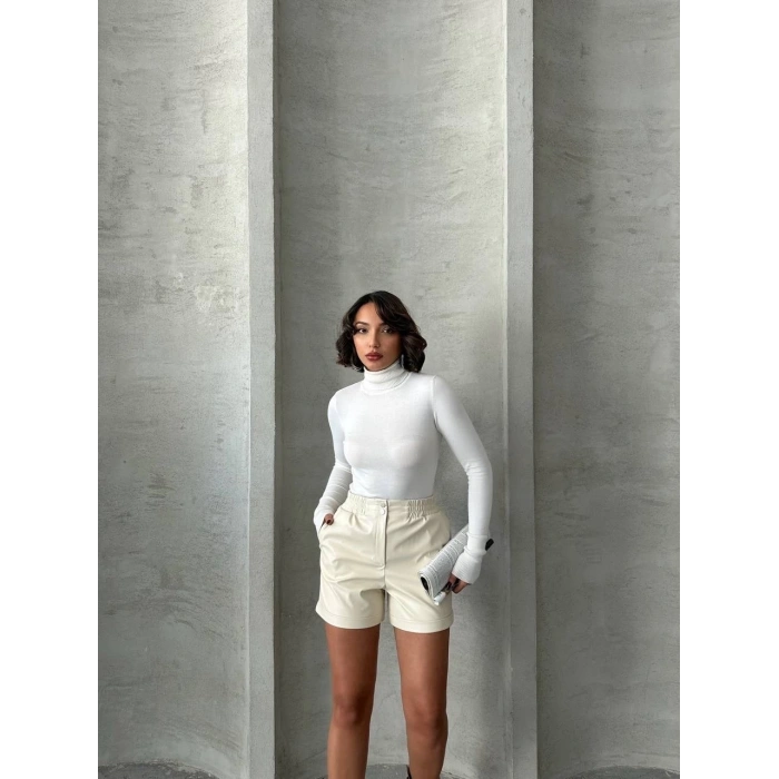 Beli lastikli çıtçıtlı deri şort krem w241007