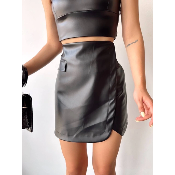 Cep detaylı oval kapaklı deri etek siyah h240048