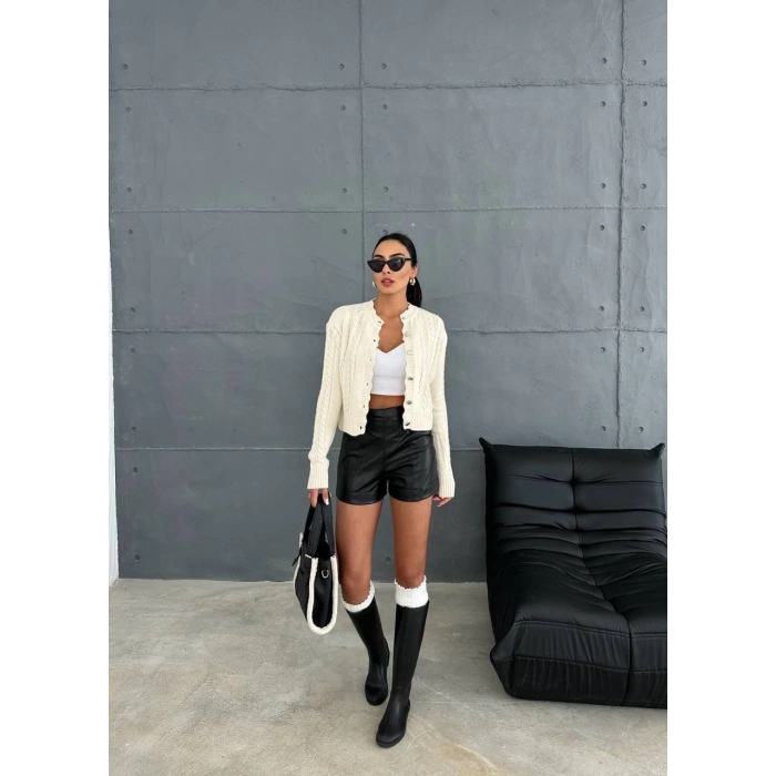 Düğme detaylı hırka ekru