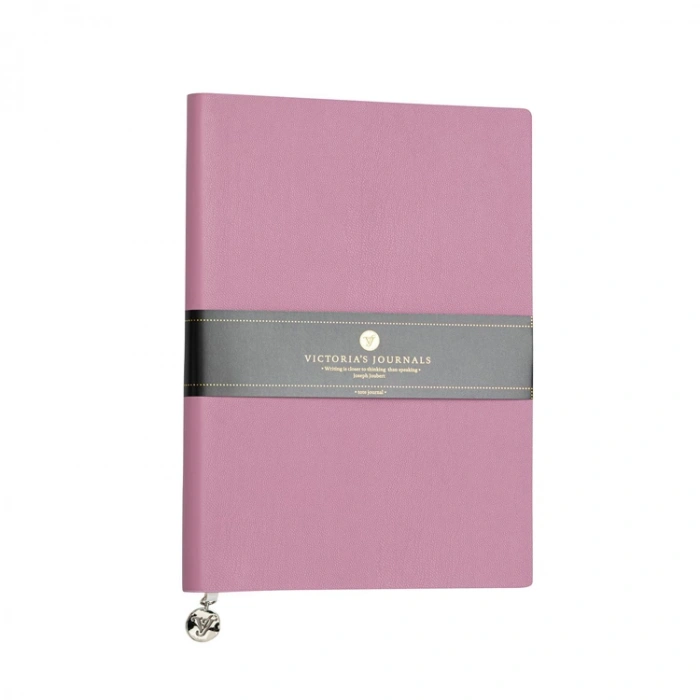 VICTORIAS JOURNALS 1133 SMYTH FLEXY ESNEK KAPAK 14.8x21cm A5 80gr. 96YP. ÇİZGİLİ DEFTER PEMBE