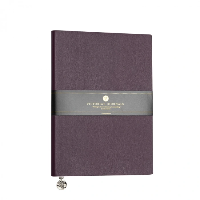 VICTORIAS JOURNALS 1142 SMYTH FLEXY ESNEK KAPAK 14.8x21cm A5 80gr. 96YP. ÇİZGİLİ DEFTER MOR