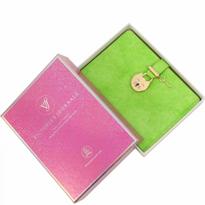 VICTORIAS JOURNALS 1032 13x18cm 80gr.160YP. MİYAW KUTULU KİLİTLİ ÇİZGİLİ DEFTER PASTEL YEŞİL