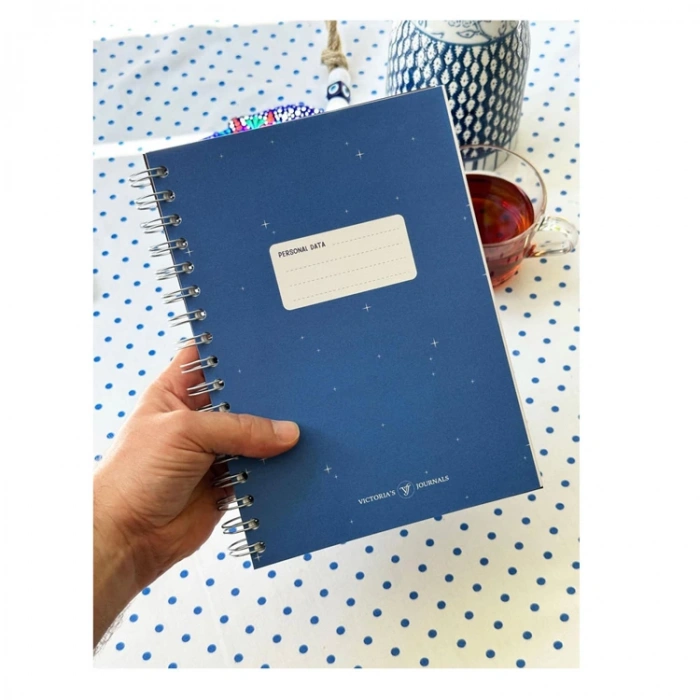 VICTORIAS JOURNALS 0072 NOTES 17x24cm SPİRALLİ SERT KAPAK 90gr. 96YP. ÇİZGİLİ DEFTER