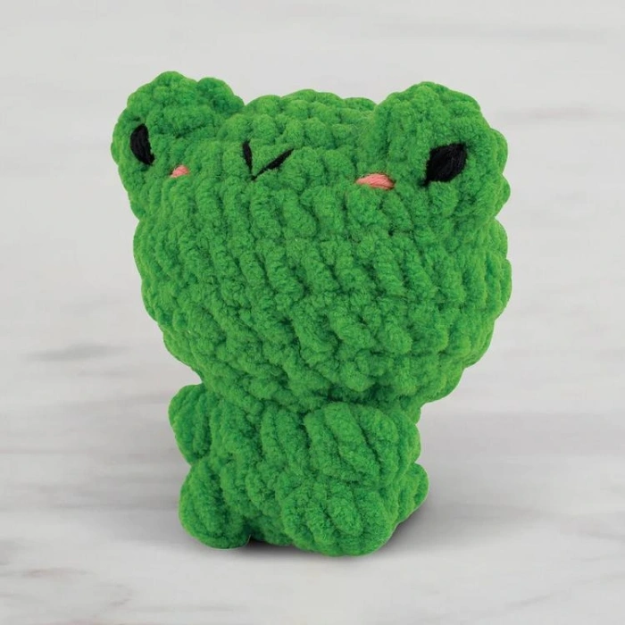 HELLO CRAFTS YN001 YARNIMALS CROCHET AMIGURUMI ÖRGÜ KİTİ -  KURBAĞA FLOYD THE FROG   (1 SET)