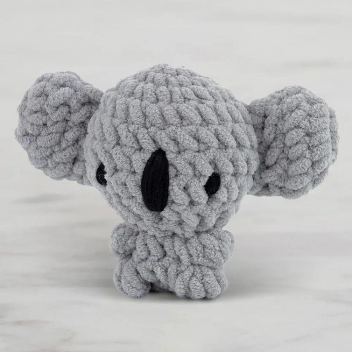 HELLO CRAFTS YN005 THE YARNIMALS CROCHET AMIGURUMI ÖRGÜ KİTİ -  KOALA KENNY THE KOALA  (1 SET)