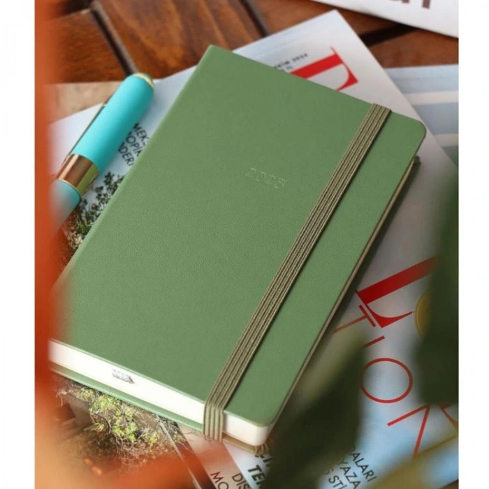 VICTORIAS JOURNALS 124-1487 9X14 CLASSIC LASTİKLİ GÜNLÜK AJANDA A5 - FISTIK YEŞİLİ