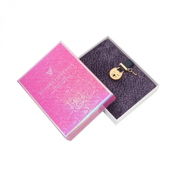 VICTORIAS JOURNALS 9305 13x18cm 80gr.160YP. MİYAW KUTULU KİLİTLİ ÇİZGİLİ DEFTER MOR