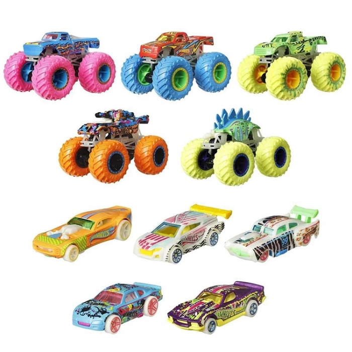 HOT WHEELS HCB57 MONSTER TRUCKS KARANLIKTA PARLAYAN ARAÇLAR