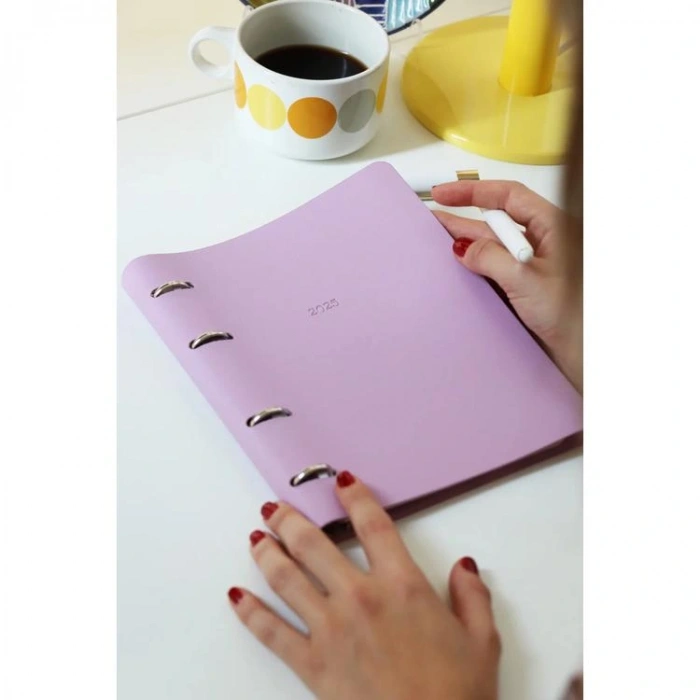 VICTORIAS JOURNALS 124-1441 14X20,5 RINGO MEKANİZMALI İÇİ DEĞİŞTİRİLEBİLİR HAFTALIK AJANDA - LİLA
