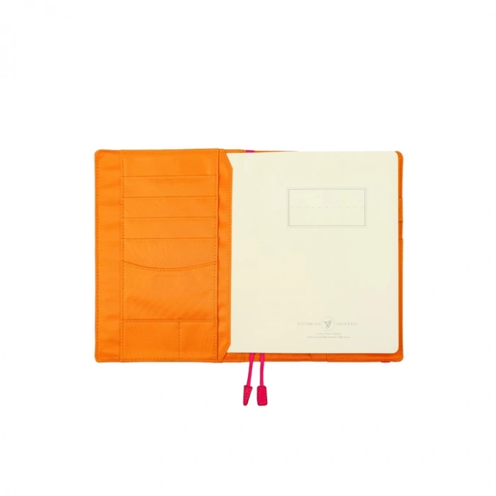 VICTORIAS JOURNALS 9105 COPELLE PRESS KİT 14.8x21cm 100gr. 80YP. ÇİZGİLİ DEFTER FUŞYA