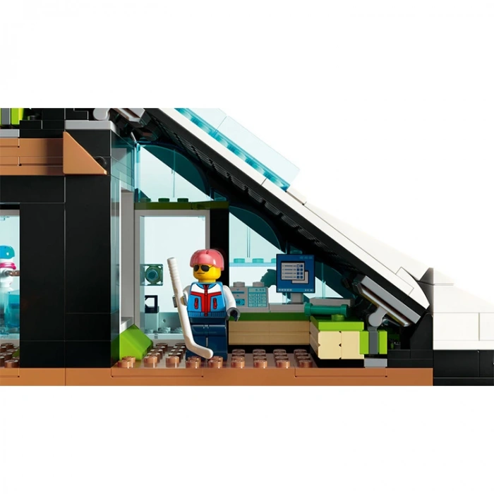 LEGO CITY 60366 KAYAK VE DAĞCILIK MERKEZİ 1045 PARÇA