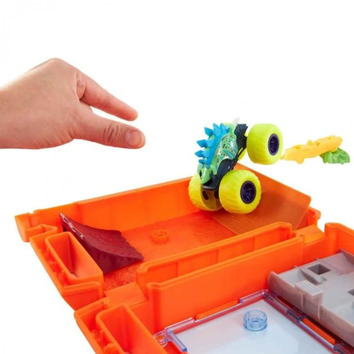 MATTEL HXT04  HOTWHEELS MONSTER TRUCKS TAŞINABİLİR ARAÇLI OYUN SETİ  4+