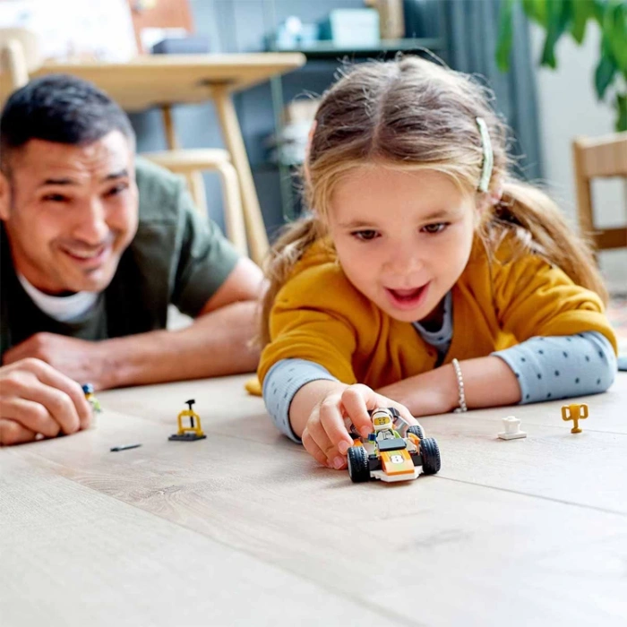 LEGO CITY 60322 YARIŞ ARABASI