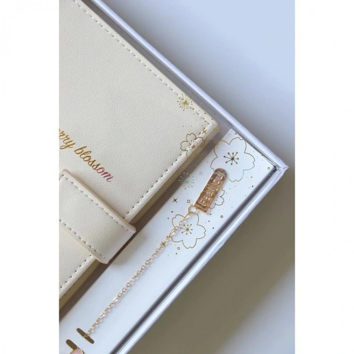 VICTORIAS JOURNALS 1060 KUTULU KİTAP AYRAÇLI 13X18 80gr.192 SYF. ÇİZGİLİ DEFTER BEJ