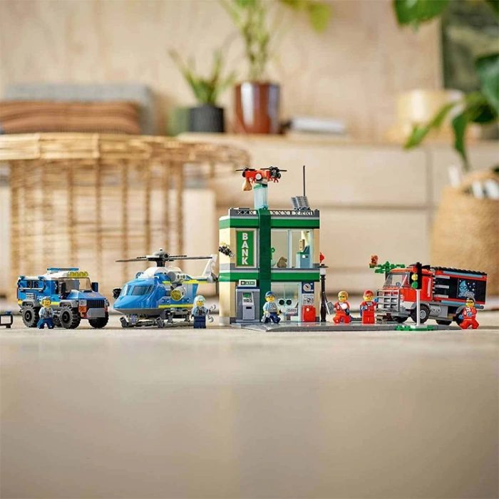 LEGO CITY 60317 POLICE CHASE AT THE BANK