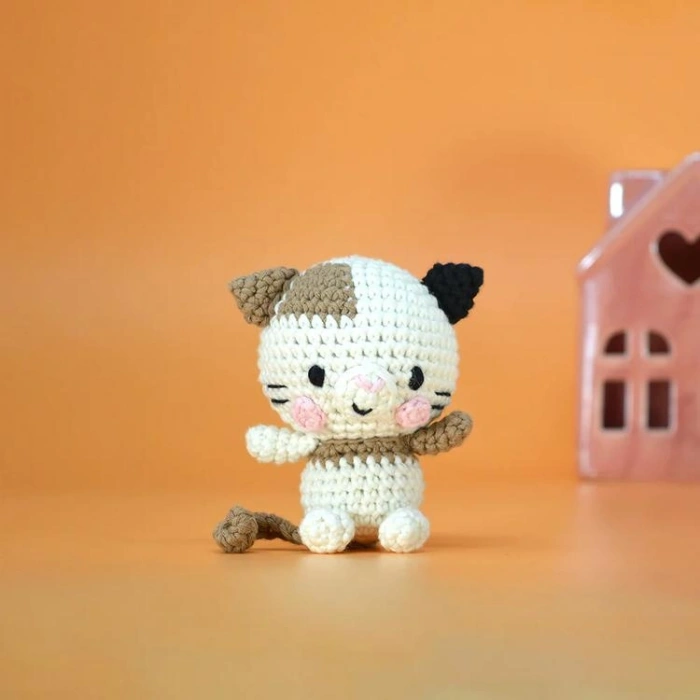 HELLO CRAFTS  ADORABLE KC974  CROCHET AMIGURUMI ÖRGÜ KİTİ - KEDİ CHARLIE THE CAT (1 SET)