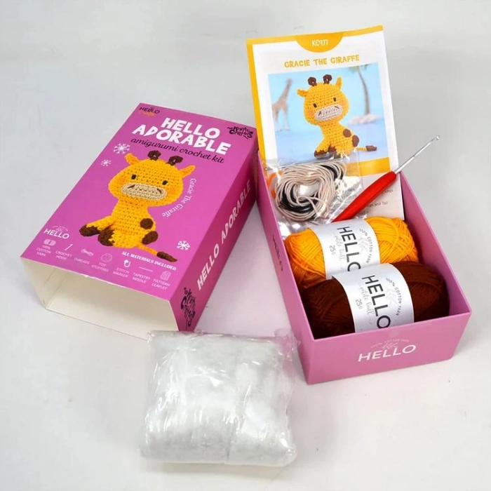 HELLO CRAFTS  ADORABLE KC977  CROCHET AMIGURUMI ÖRGÜ KİTİ - ZÜRAFA GRACIE THE GIRAFFE (1 SET)
