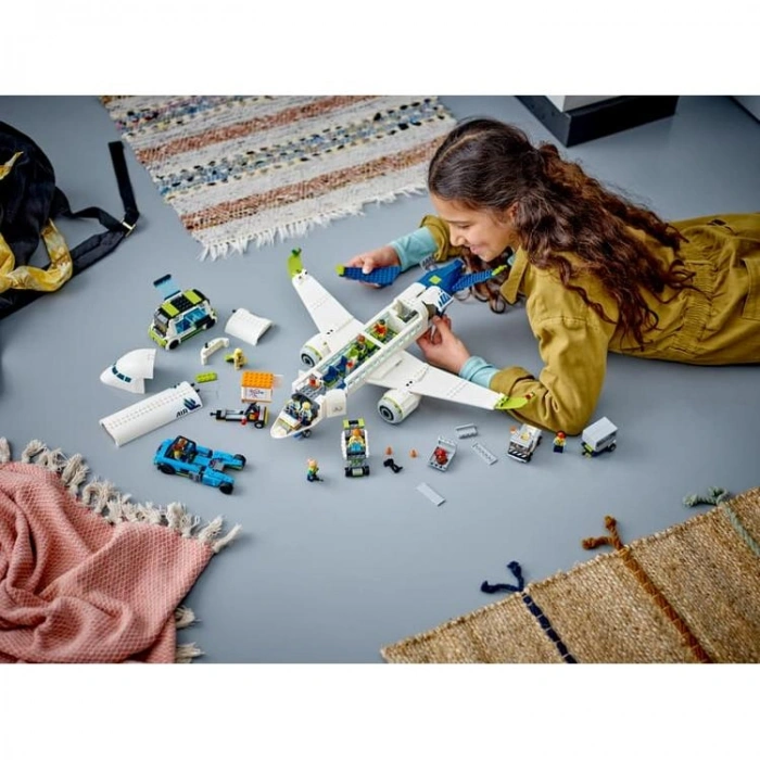 LEGO 60367 CİTY YOLCU UÇAĞI 913 PARÇA 7+