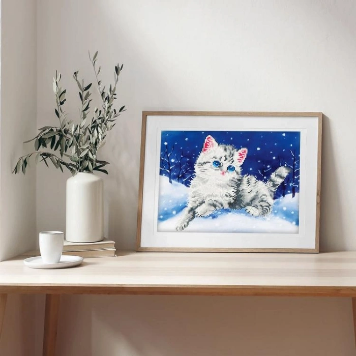 DIAMOND DOTZ DD5.006 KITTEN IN THE SNOW 27,9x35,5 cm BONCUK TABLO KİTİ