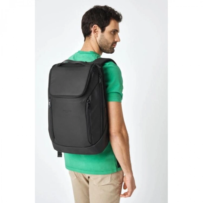 PIERRE CARDIN 01PC00200-S LAPTOP BÖLMELİ FERMUARLI İÇ VALİZ SABİTLEME KAYIŞLI SUNİ DERİ SIRT ÇANTASI SİYAH