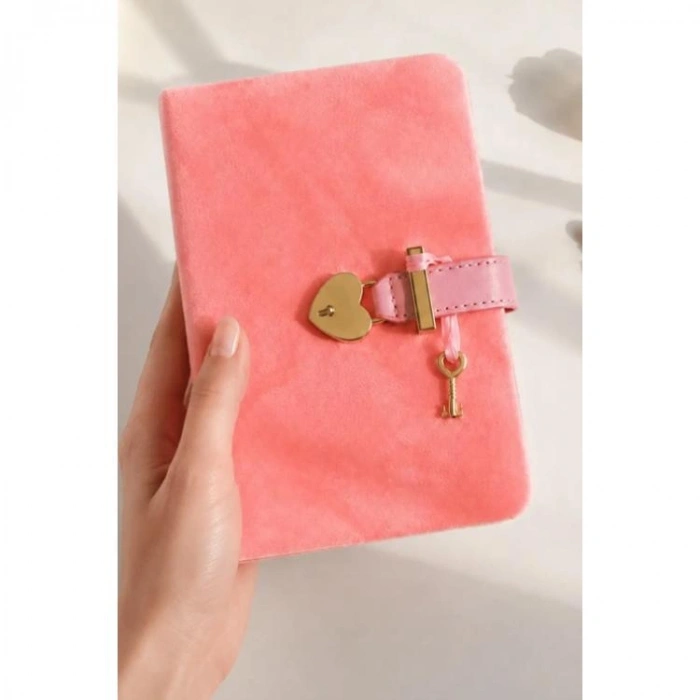 VICTORIAS JOURNALS 126-2753 HUSH HUSH KİLİTLİ KUTULU VE KALEMLİ 100gr.192YP.ÇİZGİLİ DEFTER  - PEMBE