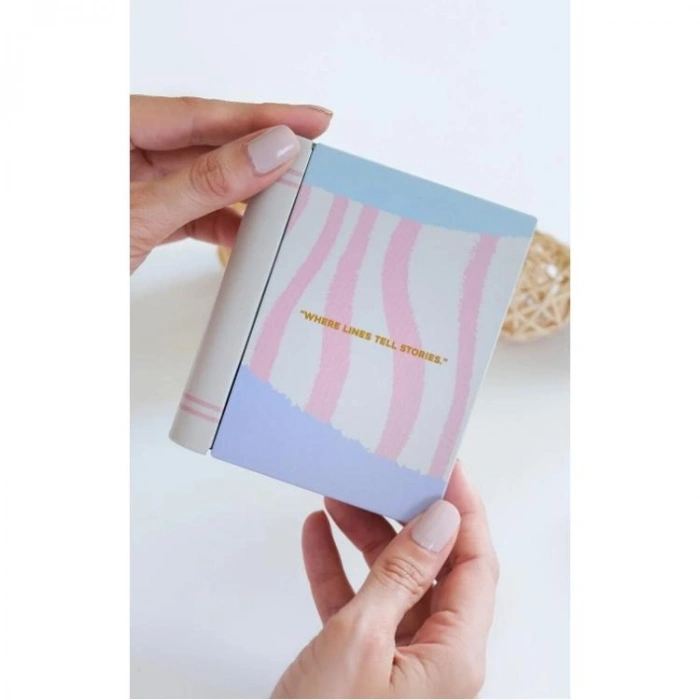 DAKS 2003 HEDİYELİK TENEKE KUTU KİTAP ŞEKİLLİ - BOOK TIN WHERE LINES TELL STORIES 9.5x11x3cm