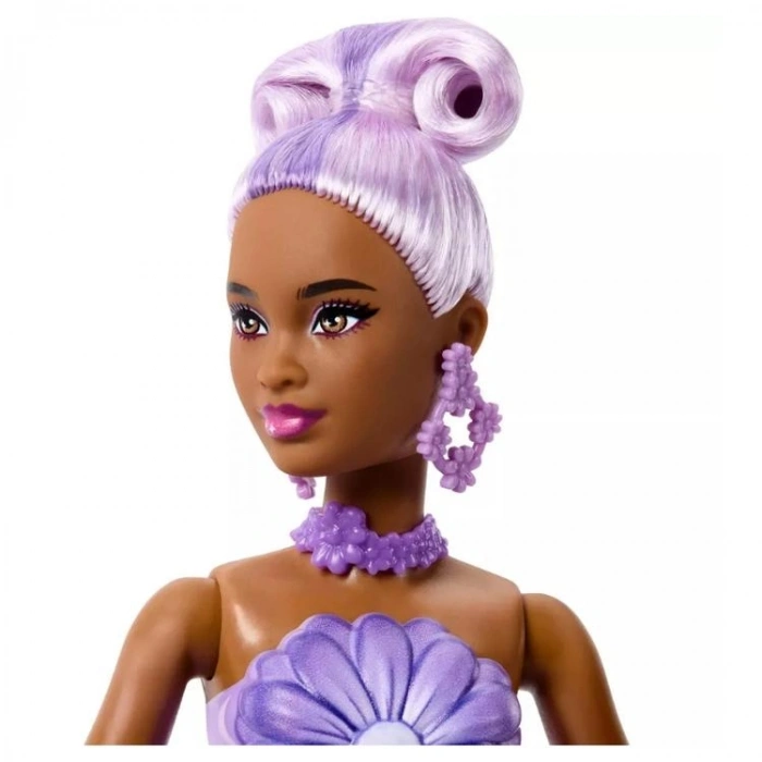 MATTEL JMF56/JMF58 BARBIE PETAL POP SÜRPRİZ ÇİÇEK SERİSİ MOR PAPATYA ELBİSELİ BEBEK 14 CM 3+
