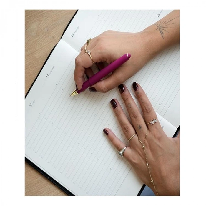 VICTORIAS JOURNALS 226-2305 19x25cm A4 EXECUTIVE KENAR YALDIZLI ESNEK KAPAK HAFTALIK AJANDA - SİYAH