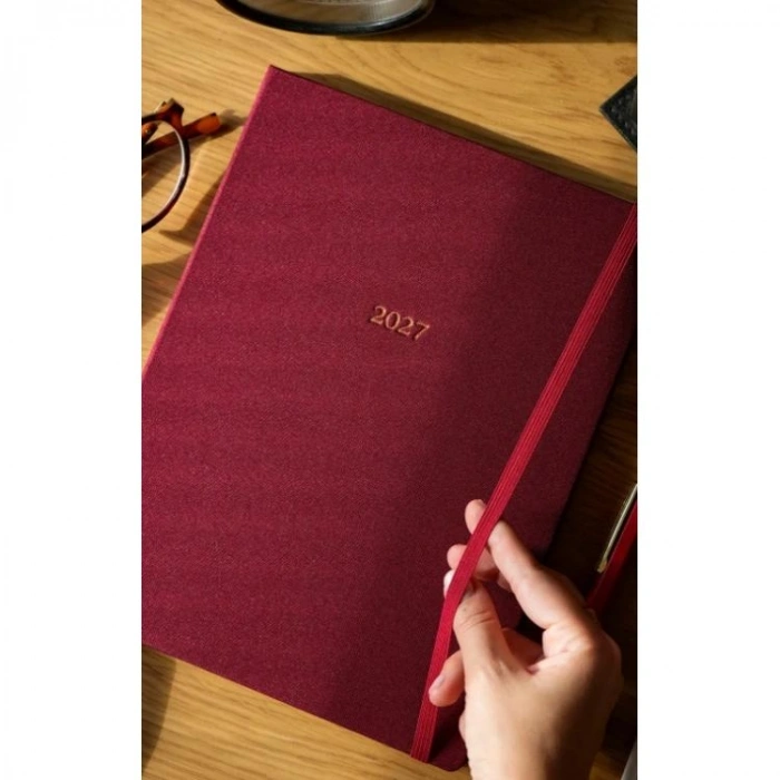 VICTORIAS JOURNALS 226-2303 19X25 A4 CLASSIC SERT KAPAK CEPLİ LASTİKLİ HAFTALIK AJANDA - KIRMIZI