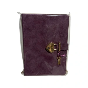 VICTORIAS JOURNALS 1241-1900 HUSH HUSH KİLİTLİ 13x18cm 80gr.160YP.ÇİZGİLİ DEFTER - MOR