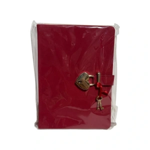 VICTORIAS JOURNALS 1241-190 HUSH HUSH KİLİTLİ 13x18cm 80gr.160YP.ÇİZGİLİ DEFTER - KIRMIZI