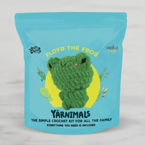 HELLO CRAFTS YN001 YARNIMALS CROCHET AMIGURUMI ÖRGÜ KİTİ -  KURBAĞA FLOYD THE FROG   (1 SET)