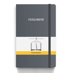 VICTORIAS JOURNALS NOTE BENE 9234 CLASSIC NOTEBOOK ESNEK KAPAK 13x21cm 70gr.400 SYF. ÇİZGİLİ DEFTER GRİ