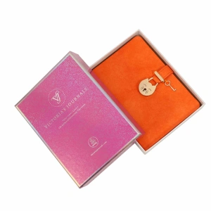 VICTORIAS JOURNALS 1031 13x18cm 80gr.160YP. MİYAW KUTULU KİLİTLİ ÇİZGİLİ DEFTER PASTEL TURUNCU