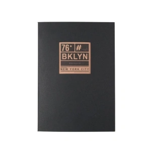 DEFFTER PENCERELİ KARTON KAPAK İPLİK DİKİŞLİ 14.8x21cm ÇİZGİSİZ (DÜZ) DEFTER 40 YP. - BROOKLYN