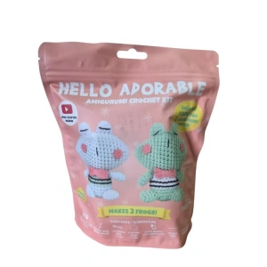 HELLO CRAFTS HC980 ADORABLE AMIGURUMI ÖRGÜ KİTİ - FRANCIS THE FROG (1 SET)