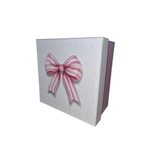 GIPTA LUCKY COLOR KARE HEDİYE KUTUSU BX3312 A NO:3.5 145x145x85mm - TEKLİ
