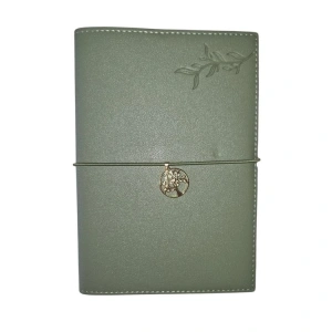 VICTORIAS JOURNALS CHARM HAYAT AĞACI 126-2744 VEGAN DERİ KAPAK 13X18 cm 100 gr. 96 YP. KREM ÇİZGİLİ DEFTER HAKİ YEŞİL