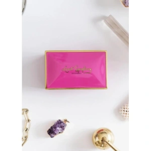 DAKS 2002 HEDİYELİK TENEKE KUTU LUCENT SYMPHONY - FUŞYA 6x9.5x3cm