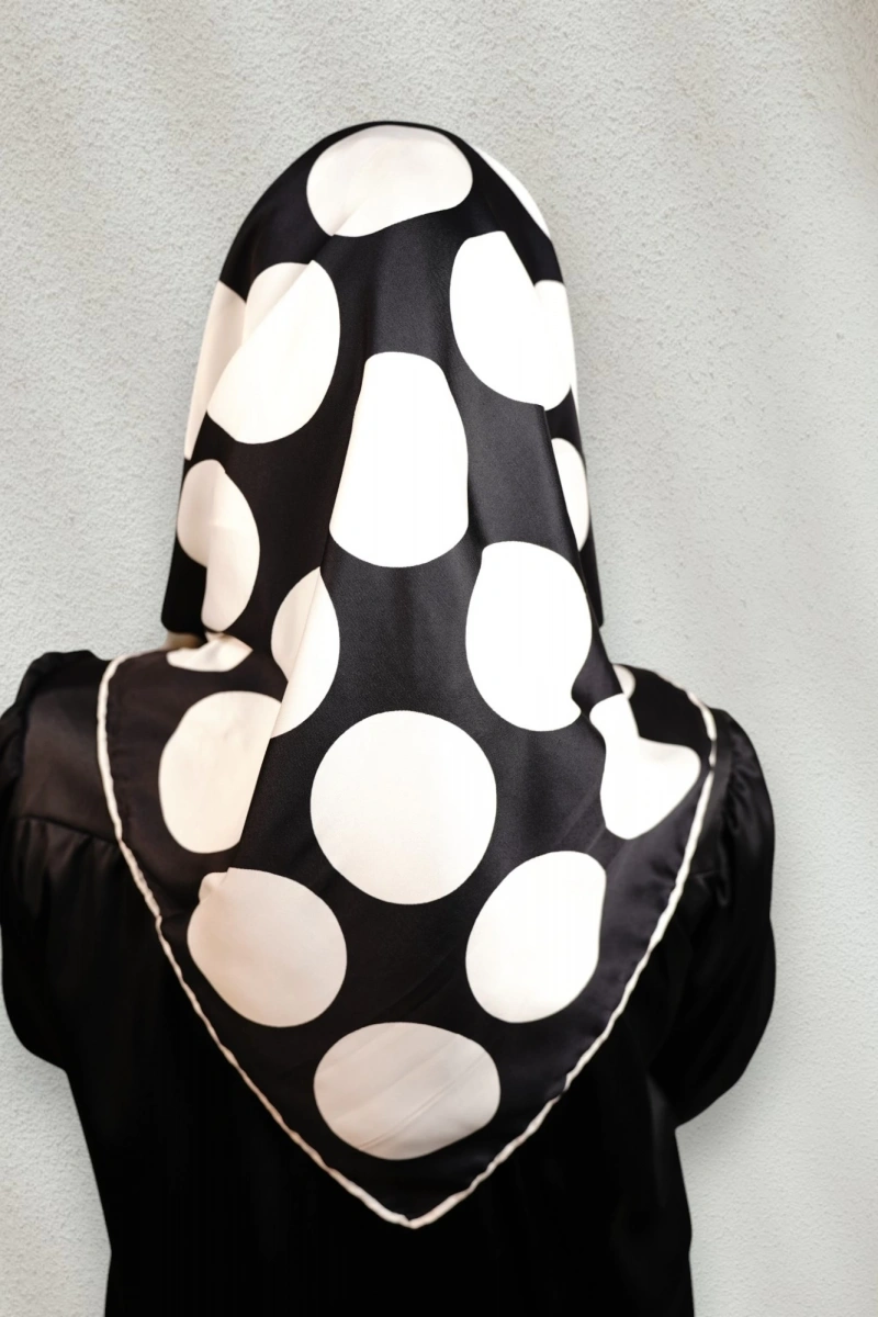 Siyah Beyaz Model Eşarp Tivil Kumaş - Puantiyeli Desen