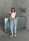 Kadın Yüksek Bel Mom Jean Yırtık Detaylı Buz Mavi Rahat Kesim Denim Pantolon