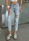 Kadın Yüksek Bel Mom Jean Yırtık Detaylı Buz Mavi Rahat Kesim Denim Pantolon