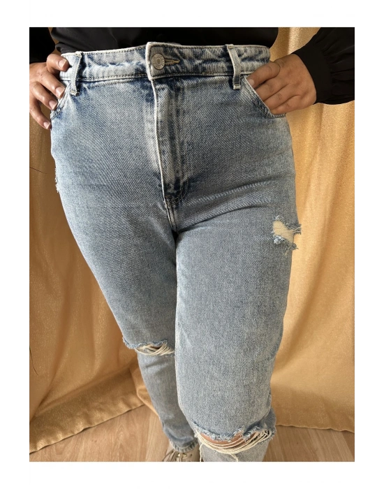 Mavi Kar Yıkama Mom Fit Yırtık Detaylı Jean Pantolon